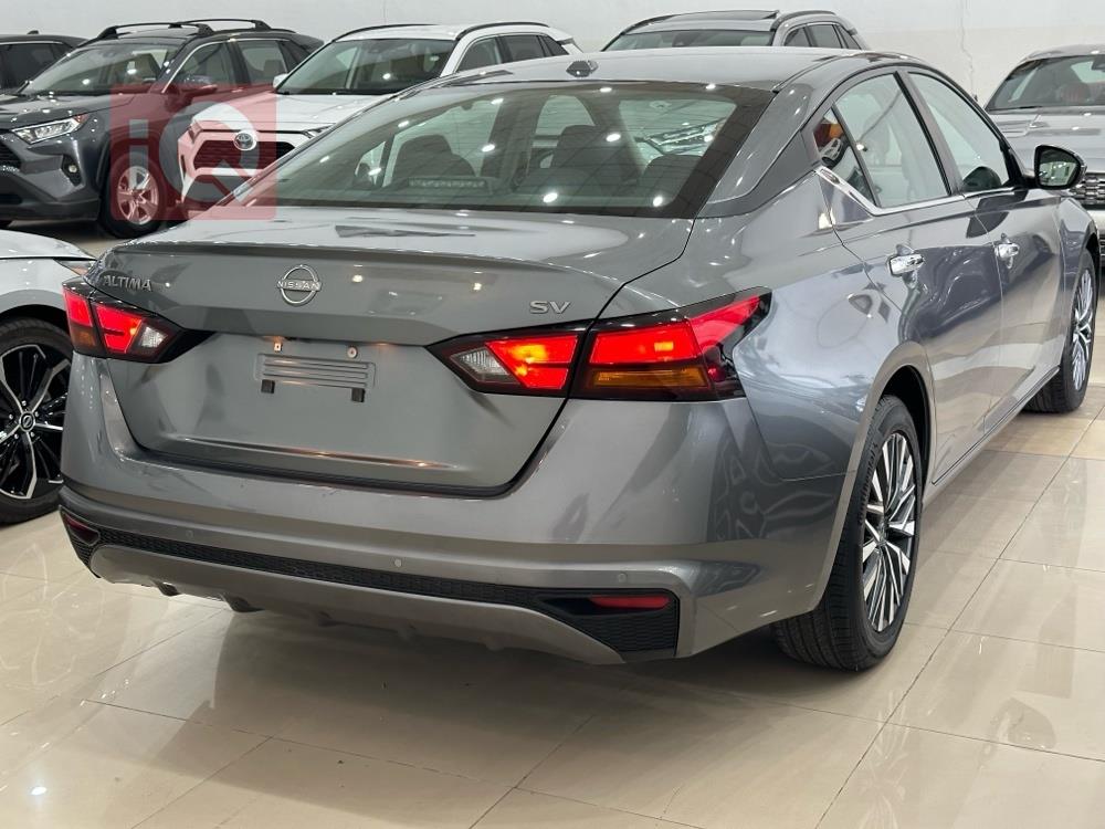 نيسان ألتيما